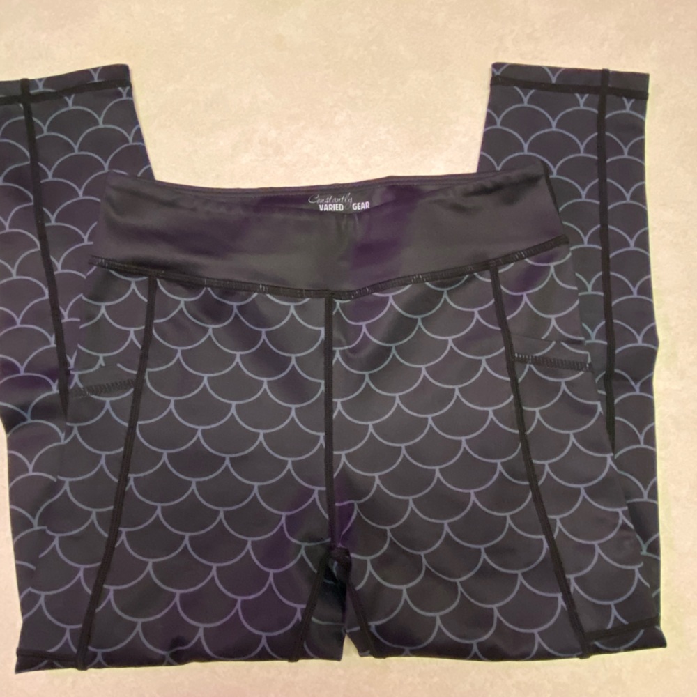 Scale leggings. Old style. Capri length.